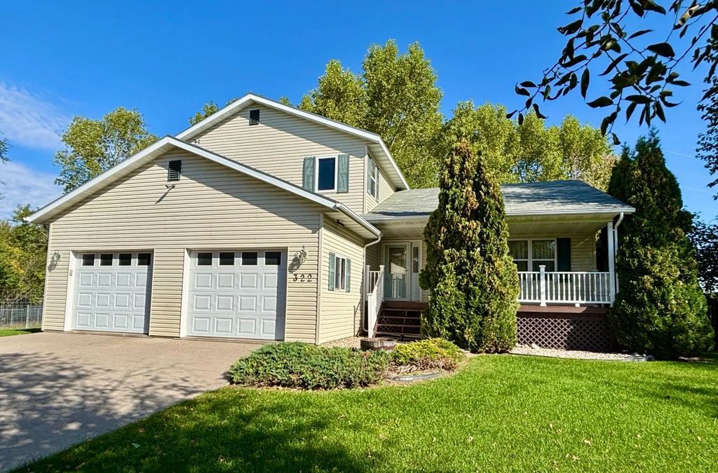 322 Oriole Avenue N, Thief River Falls