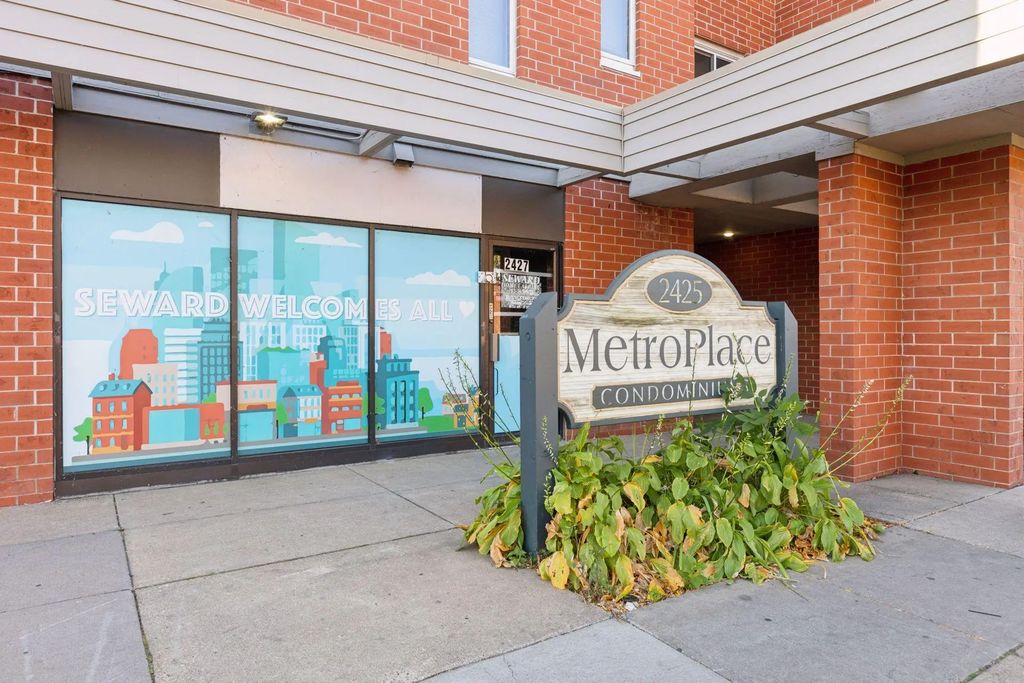 2425 E Franklin Avenue 209, Minneapolis