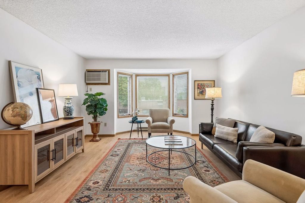 2425 E Franklin Avenue 209, Minneapolis
