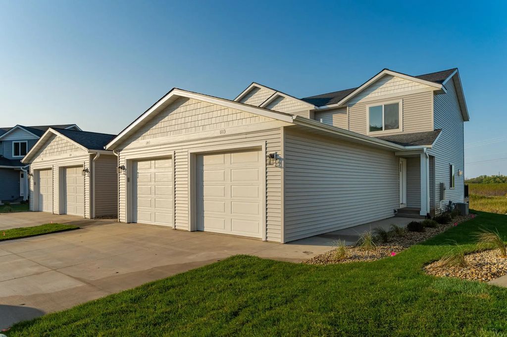 1113 Century Village Lane Ne, Rochester