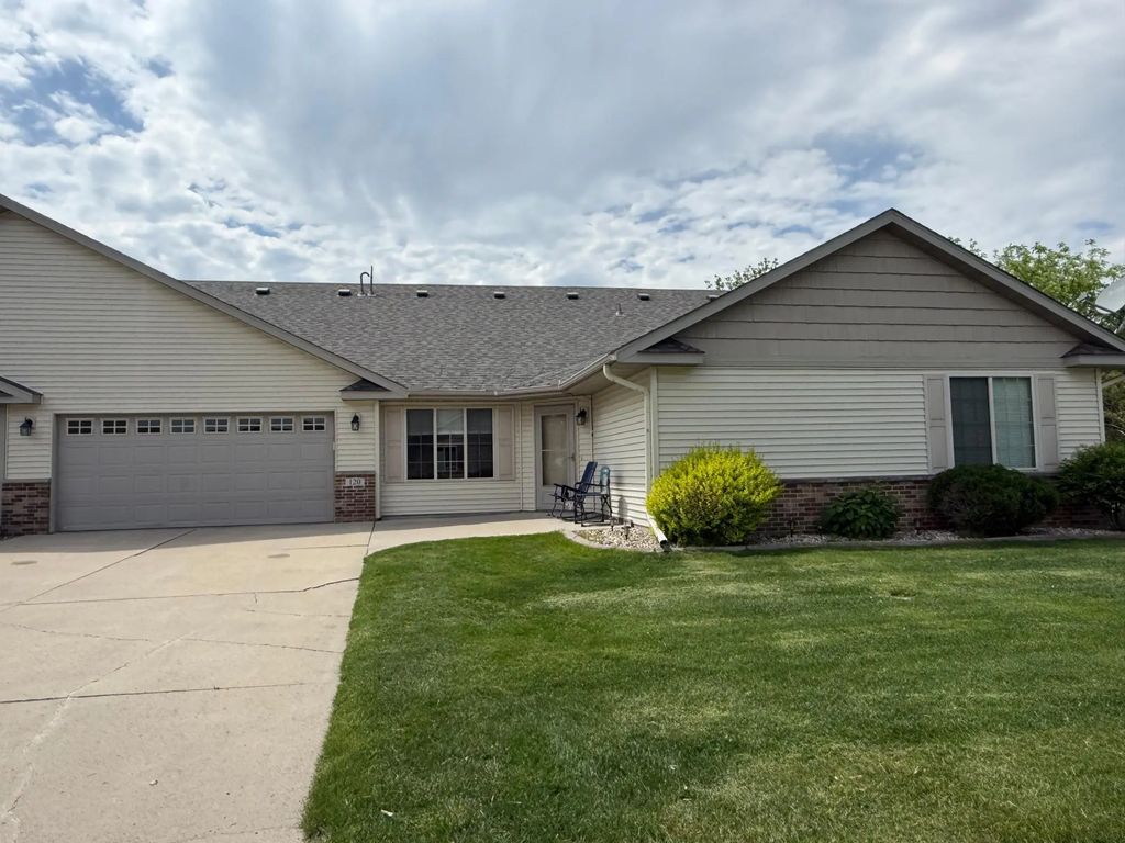 120 Palmer Path, Mankato