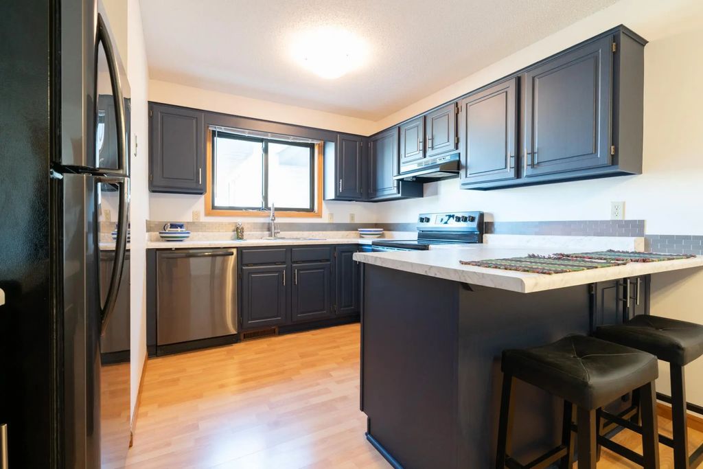 5425 Orleans Lane N 6, Plymouth