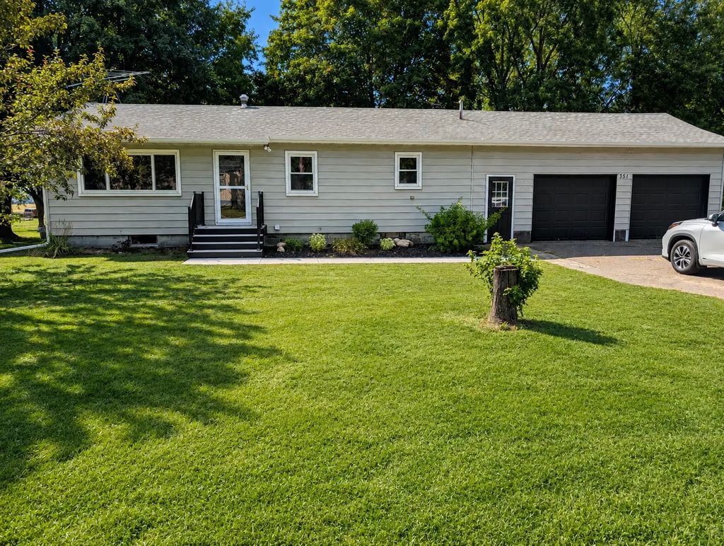 351 Horsmann Avenue, Dresser
