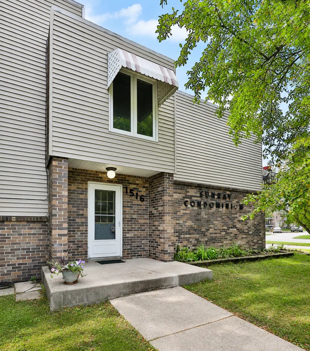 1516 19 1/2 Street S 6, Moorhead