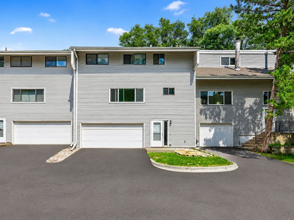 6618 Camden Drive, Brooklyn Center