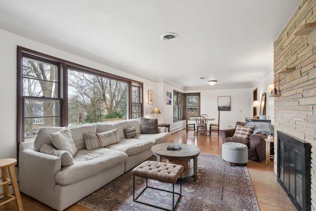 2820 Washta Bay Road, Chanhassen