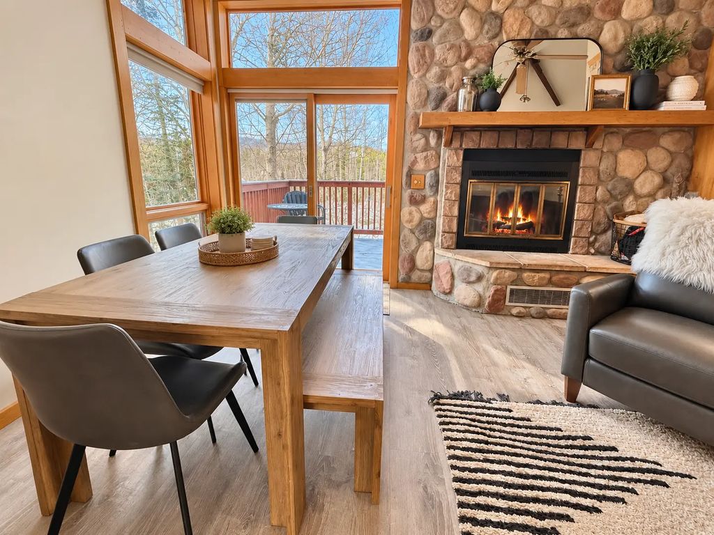 511 Moose Mountain Drive, Tofte
