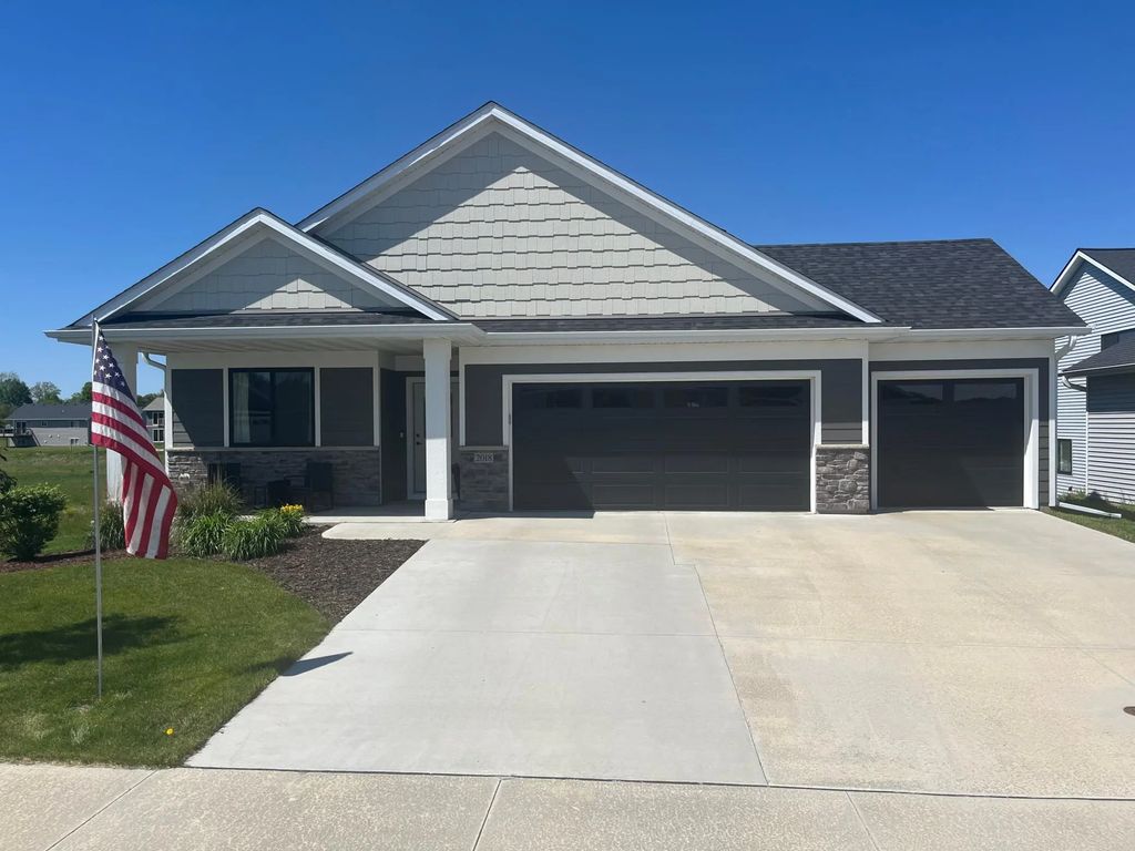 2018 Douglas Trail Drive Se, Pine Island