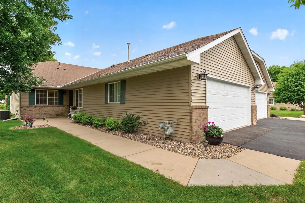 9076 212th Street W, Lakeville