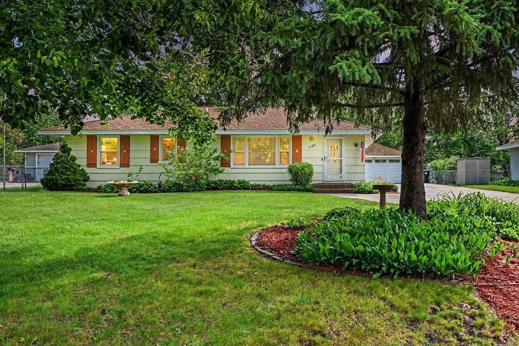 11221 Arrowhead Street Nw, Coon Rapids