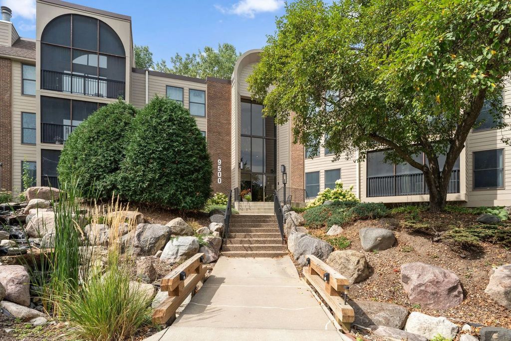 9500 Collegeview Road 206, Bloomington