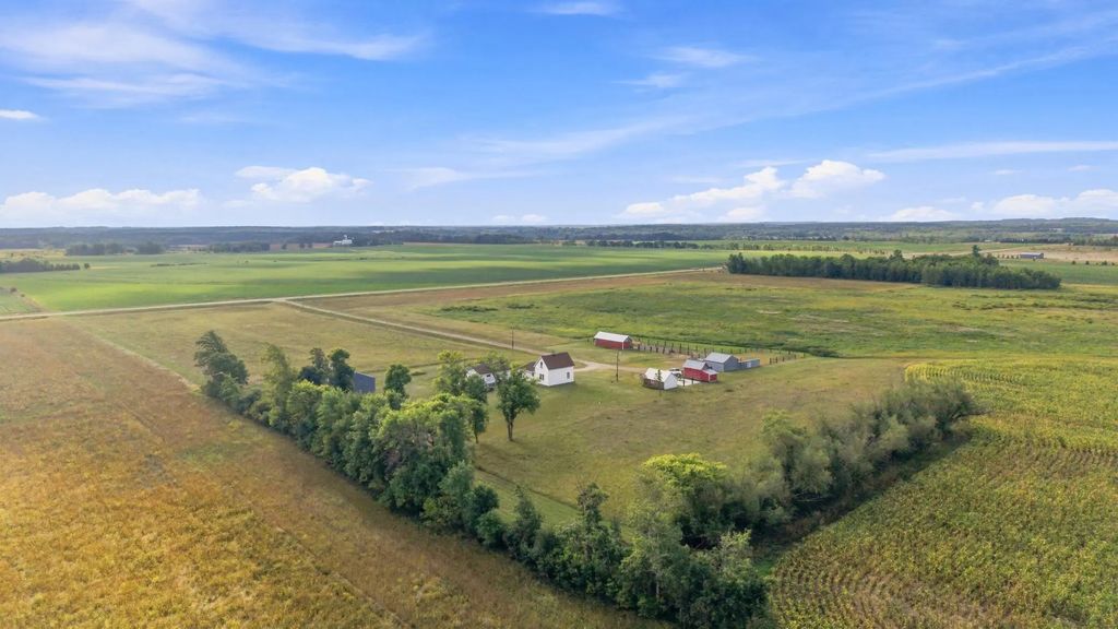 34473 County Highway 143, Bluffton