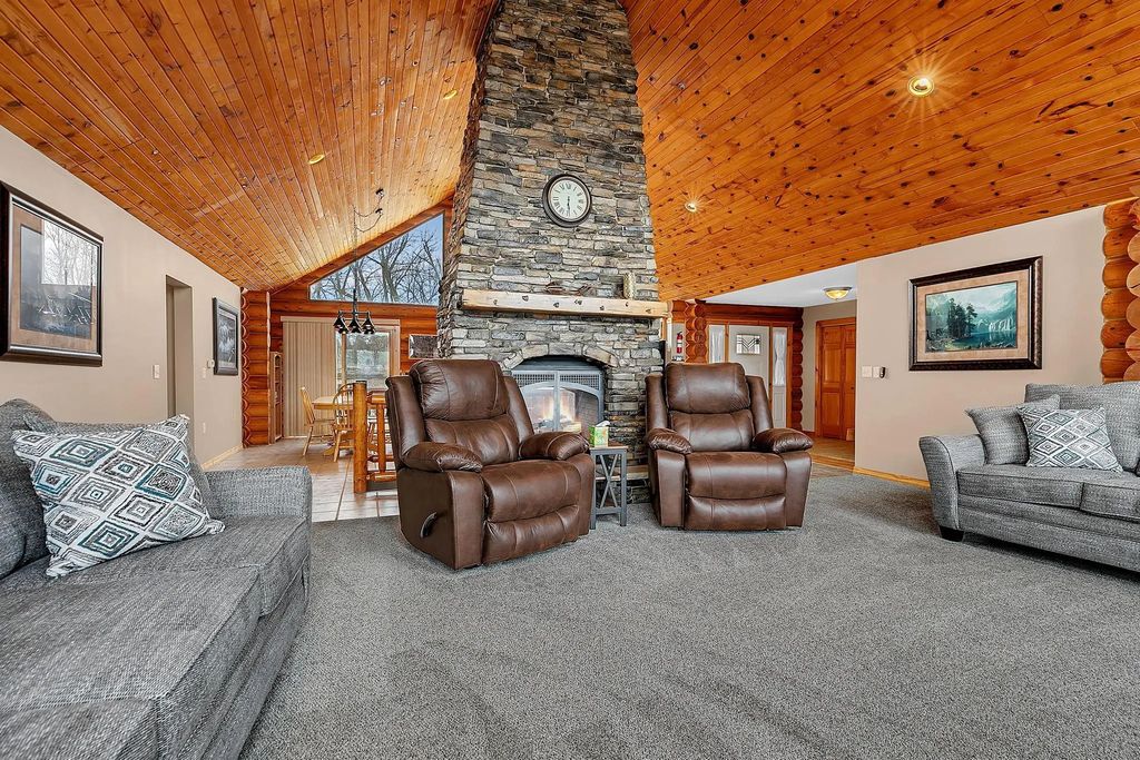 20368 Edgehill Circle, Richmond
