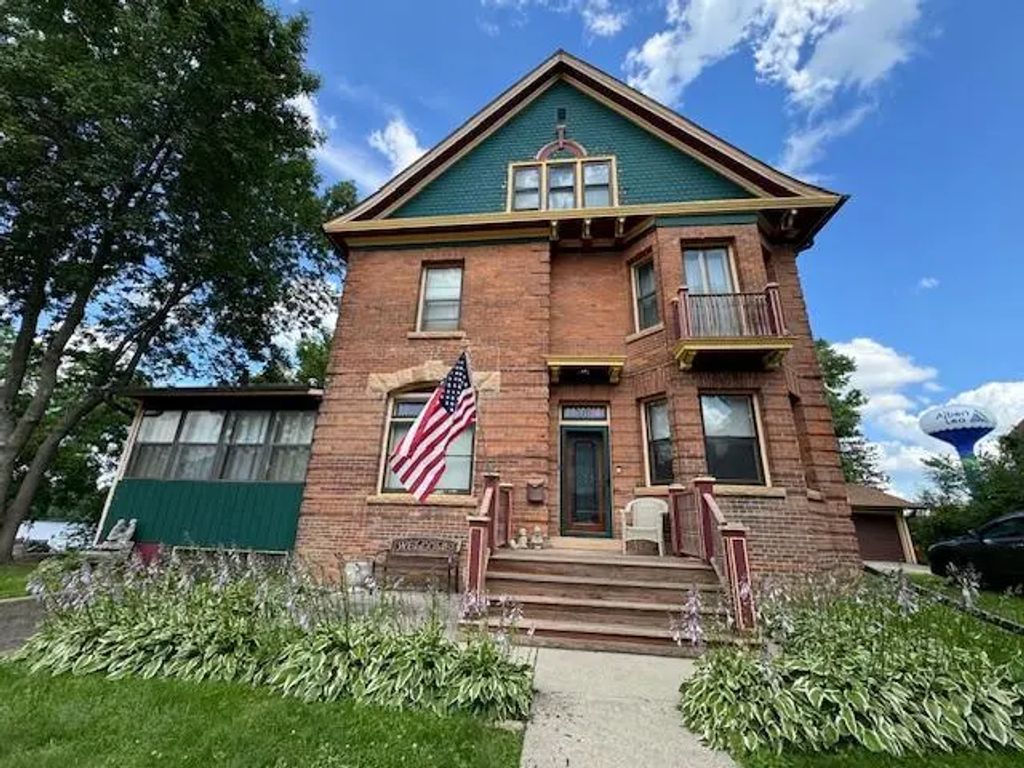 310 N Washington Avenue, Albert Lea
