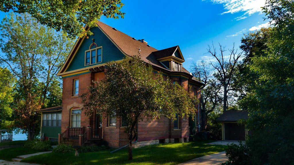 310 N Washington Avenue, Albert Lea