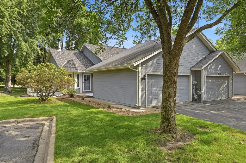 2741 River Hills Drive S, Burnsville