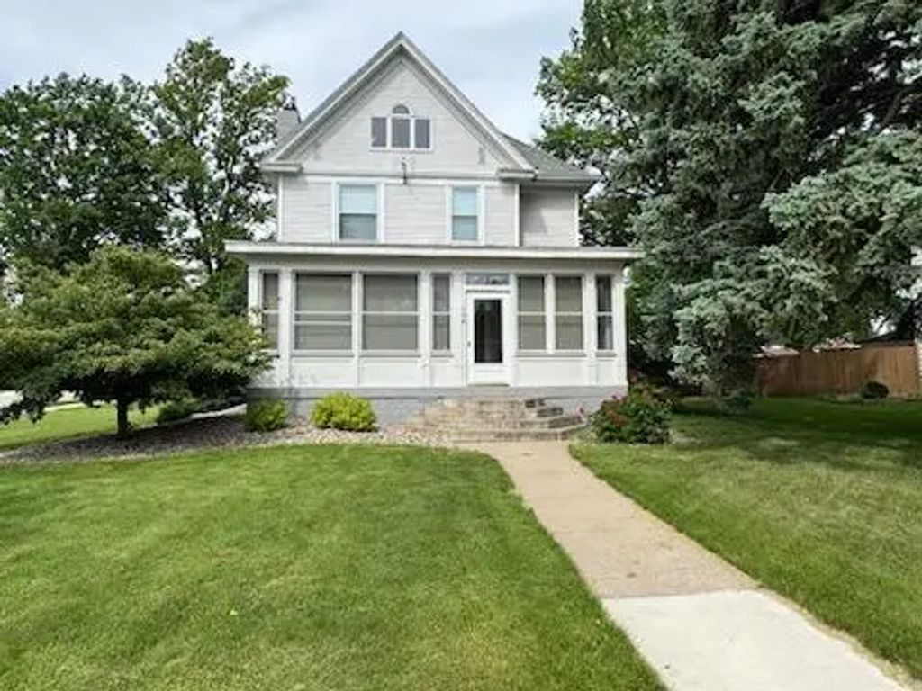 108 S 7th Street, Olivia