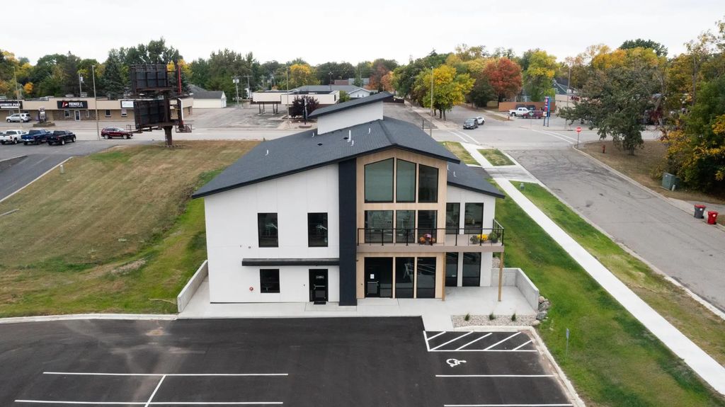 403 3rd Avenue E Suite 3, Alexandria
