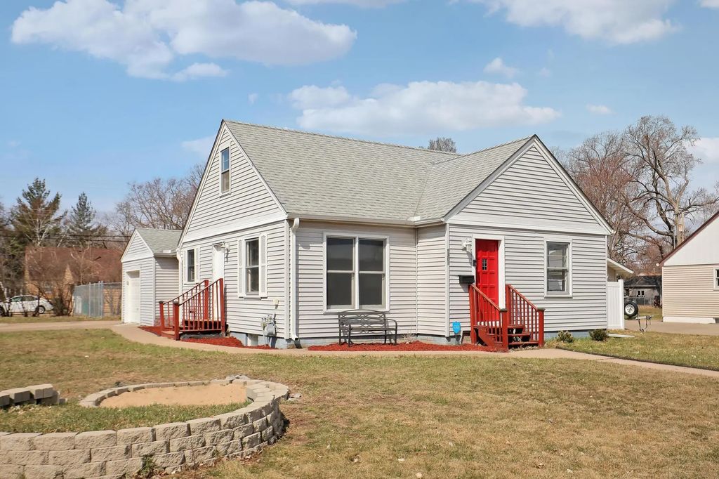 5301 Edgewood Avenue N, Crystal