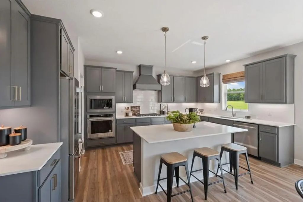 2066 Kestrel Drive, Shakopee