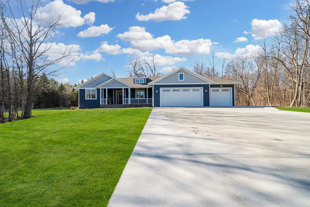 5201 Colonial Court Ne, Alexandria