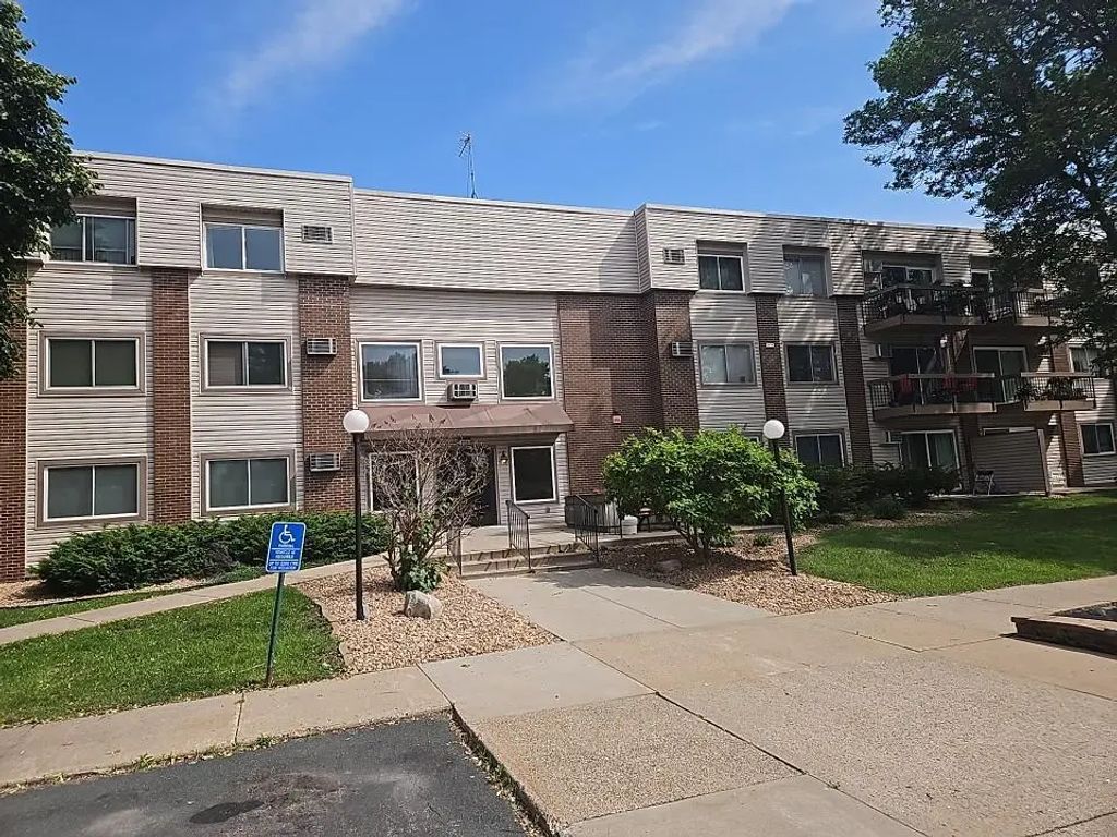2800 Hillsboro Avenue N 307, New Hope