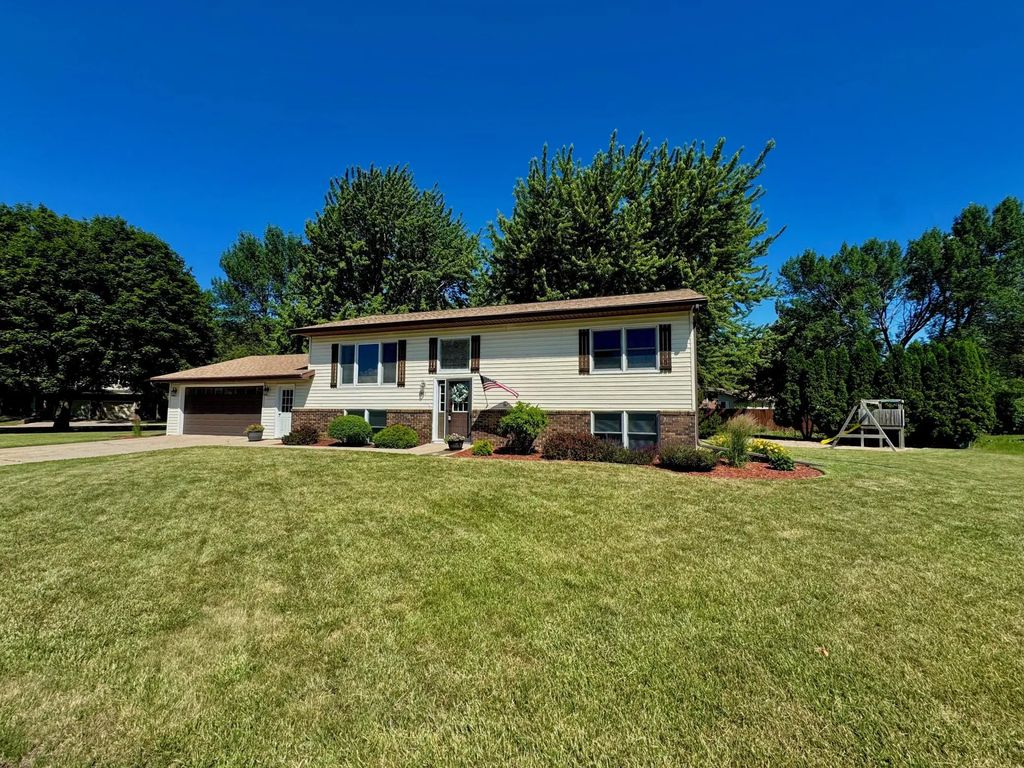 501 Hawthorne Drive, Marshall