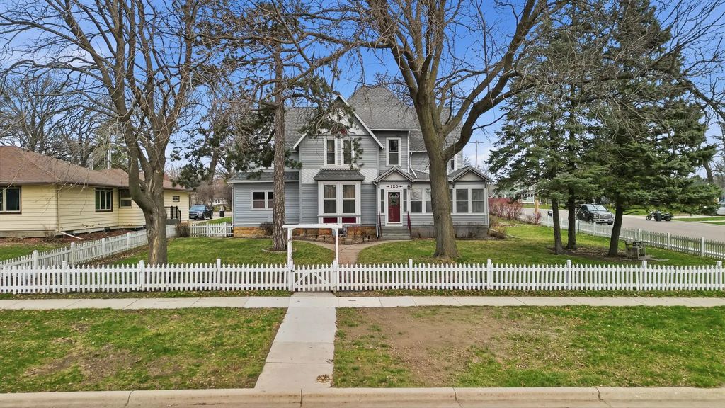 125 E 2nd Street, Blue Earth
