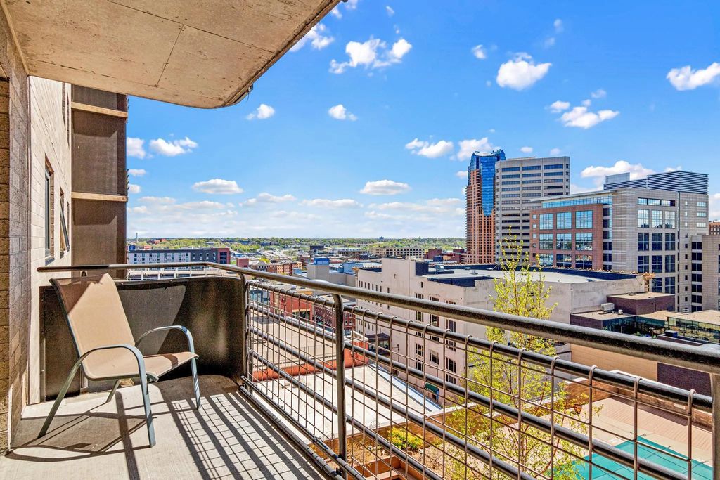 66 9th Street E 1613, Saint Paul