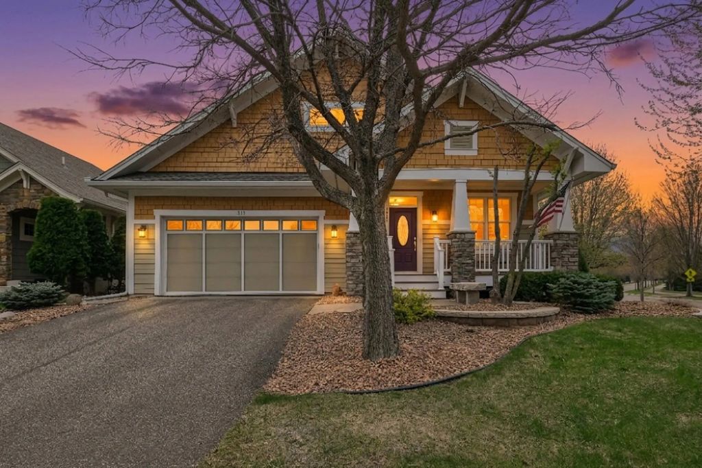 1317 Waters Path, Woodbury