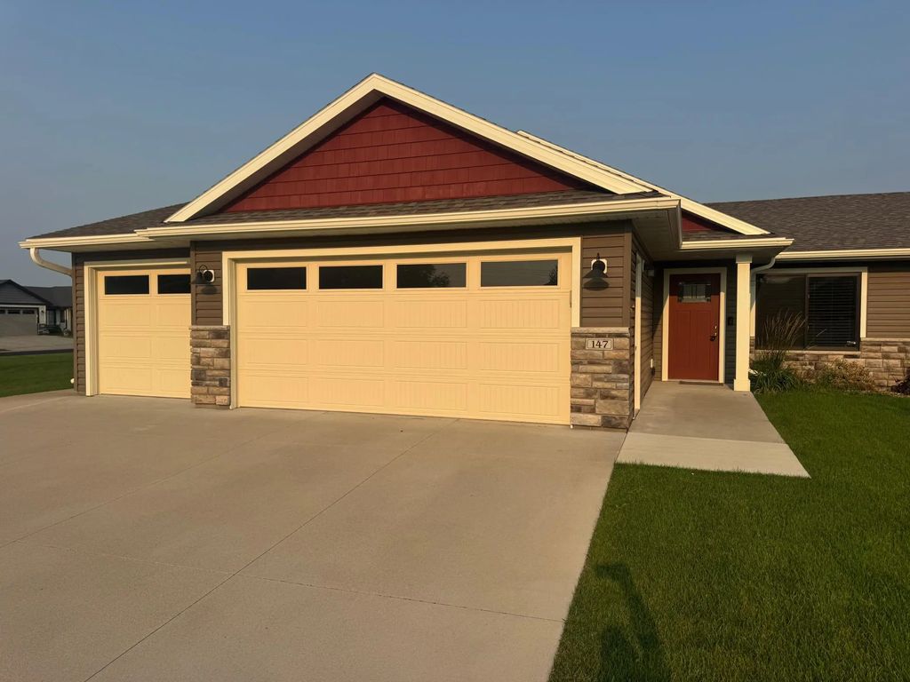 147 Highland Circle, Zumbrota