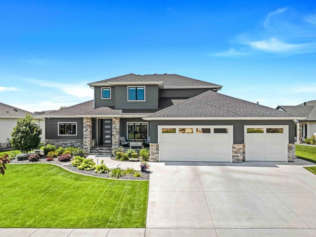 324 25th Avenue E, West Fargo