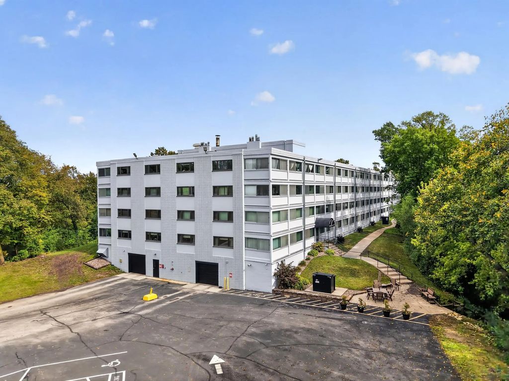 2100 Valkyrie Drive Nw 201, Rochester