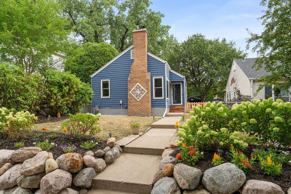 5425 24th Avenue S, Minneapolis