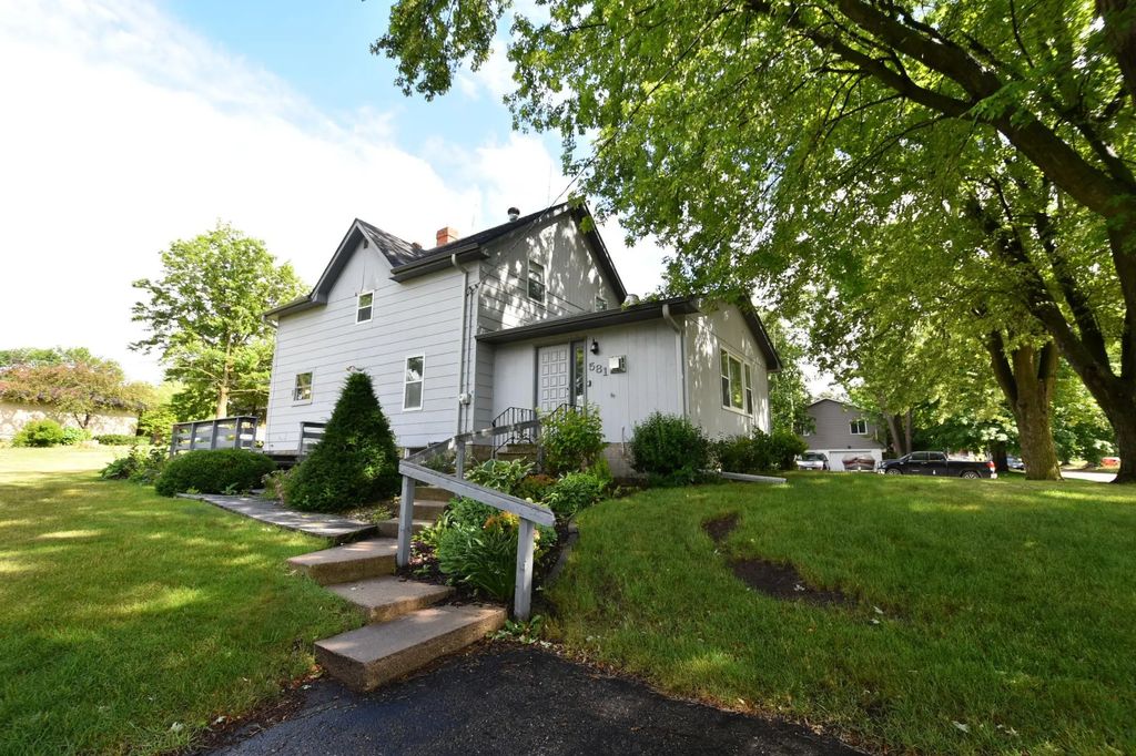 581 2nd Avenue E, Zumbrota