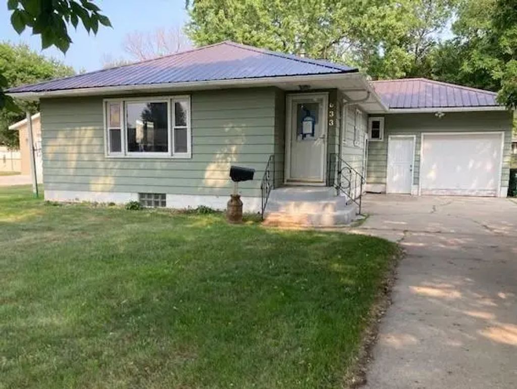 633 Stearns Avenue, Paynesville