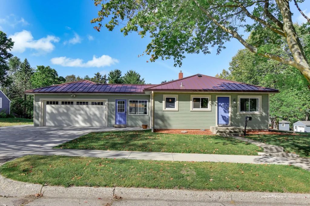 228 5th Avenue Ne, Faribault