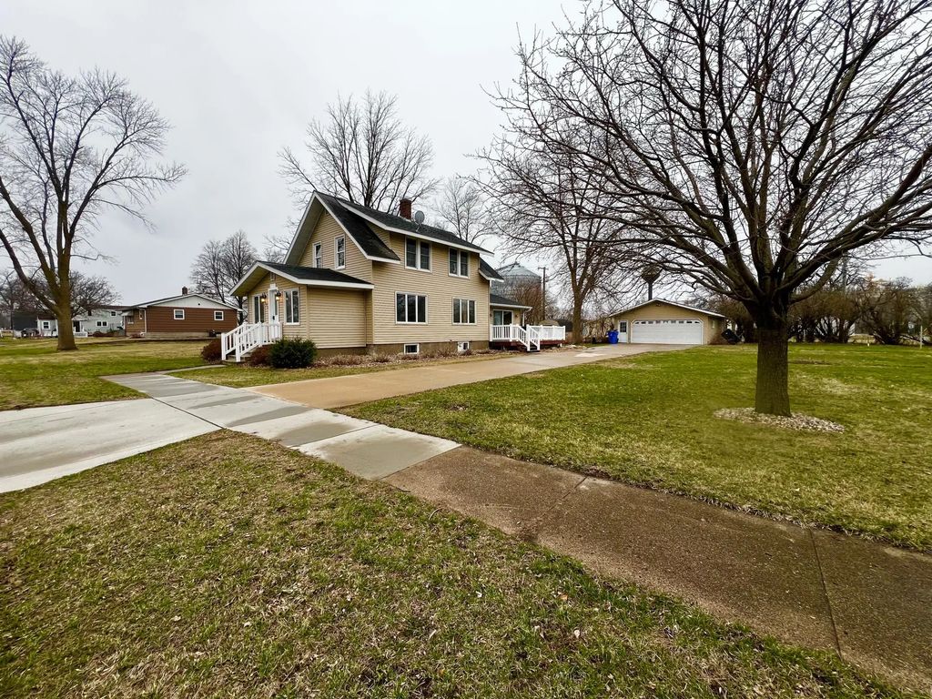 442 4th Street, Dawson
