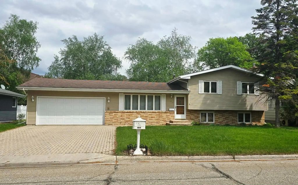 610 Kneale Avenue S, Thief River Falls