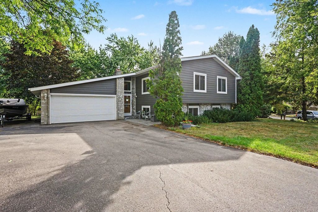 12405 Villaburne Drive, Burnsville
