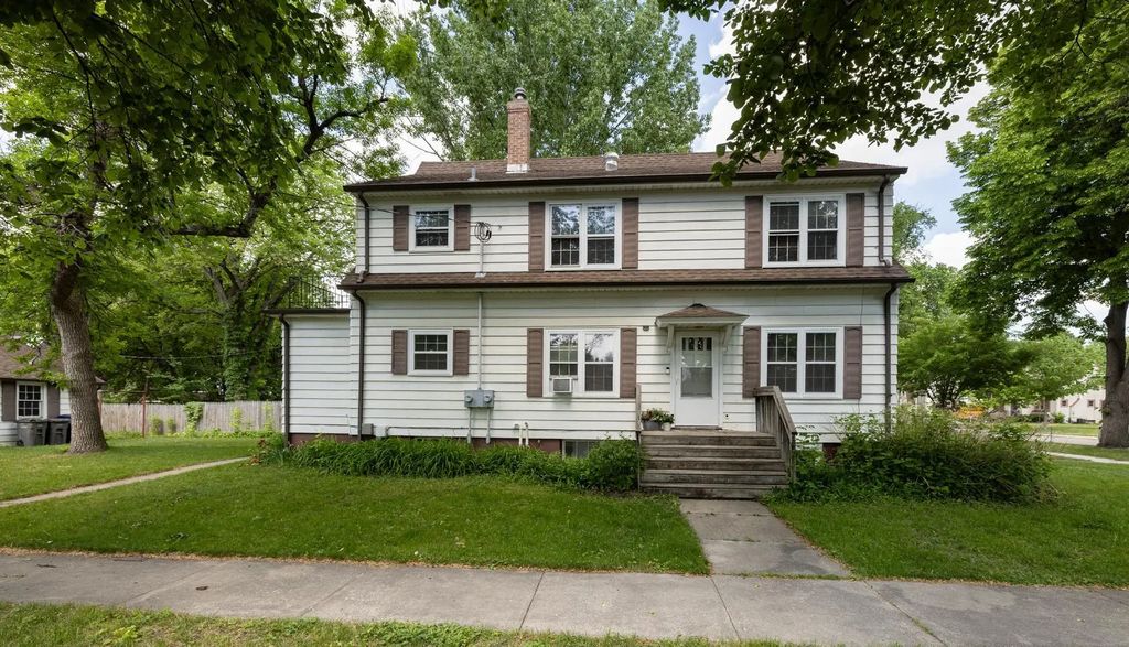 623 6th Street S, Moorhead