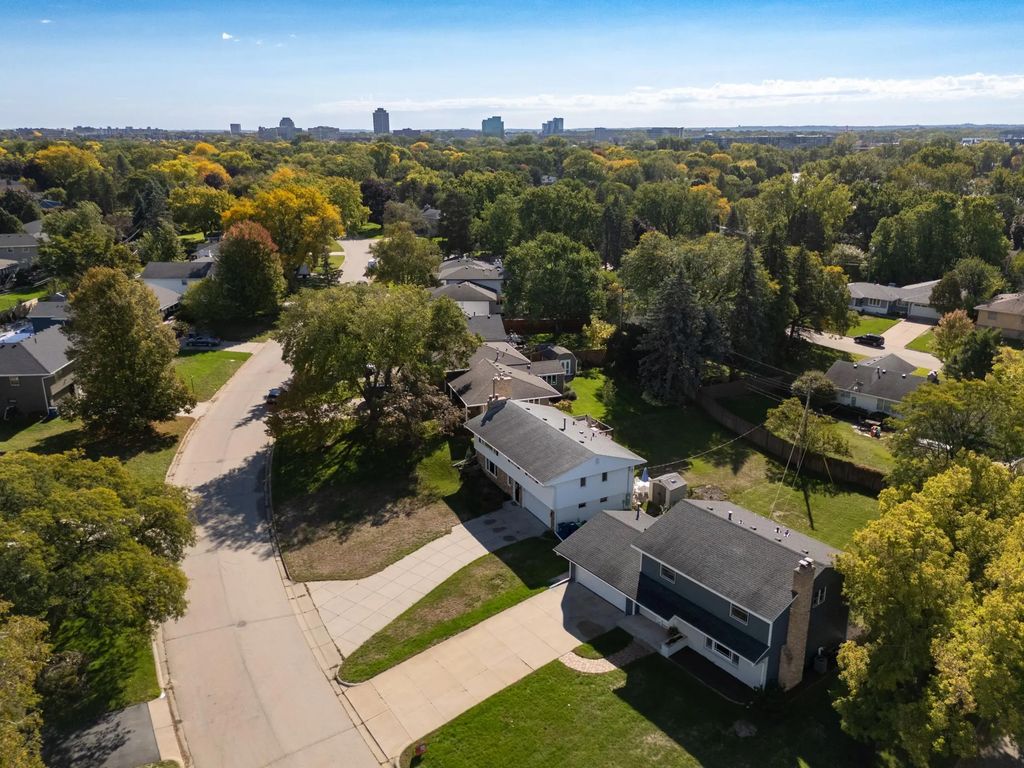 4921 Trillium Lane, Edina