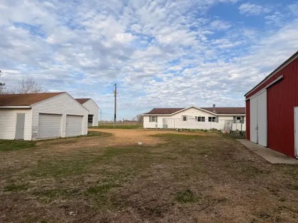 58569 Kirkwood Road, Mankato
