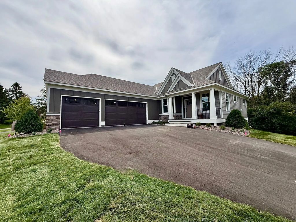 4636 Fable Road N, Hugo