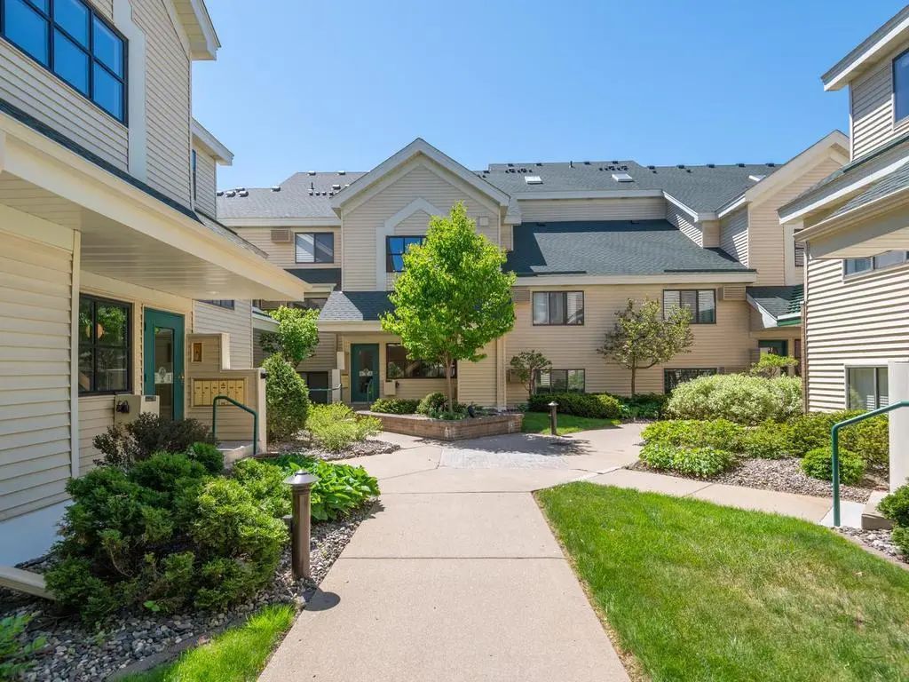 7605 Edinborough Way 6214, Edina