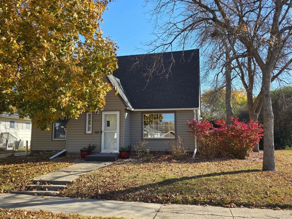 617 S Hiawatha Avenue, Pipestone