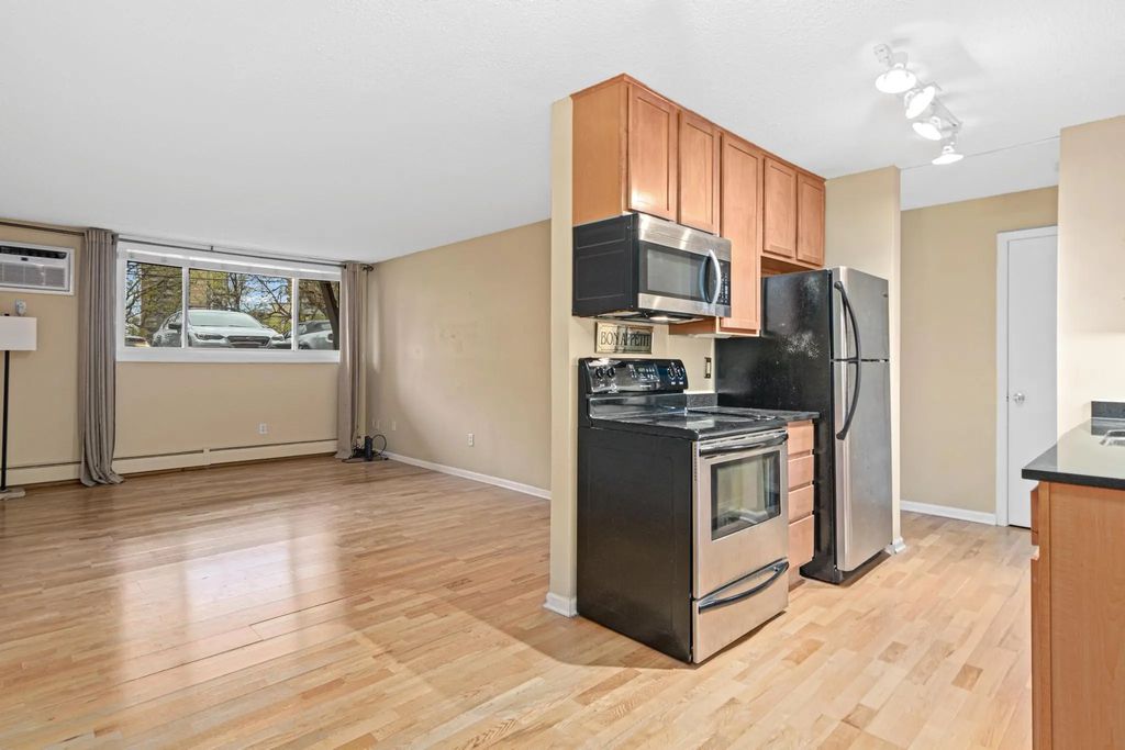 520 Ridgewood Avenue 3, Minneapolis