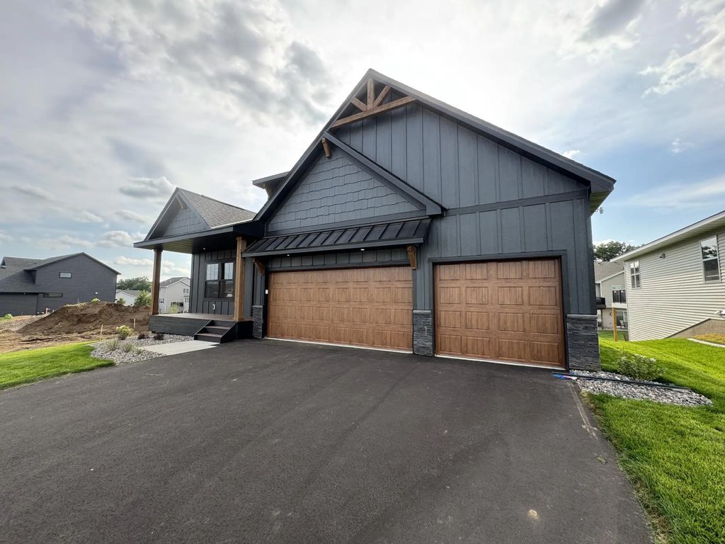 13351 Cadogan Way, Rosemount