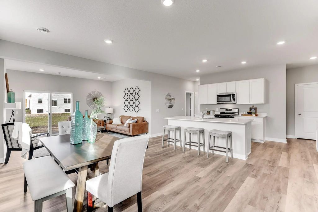 6653 209th Street W, Farmington