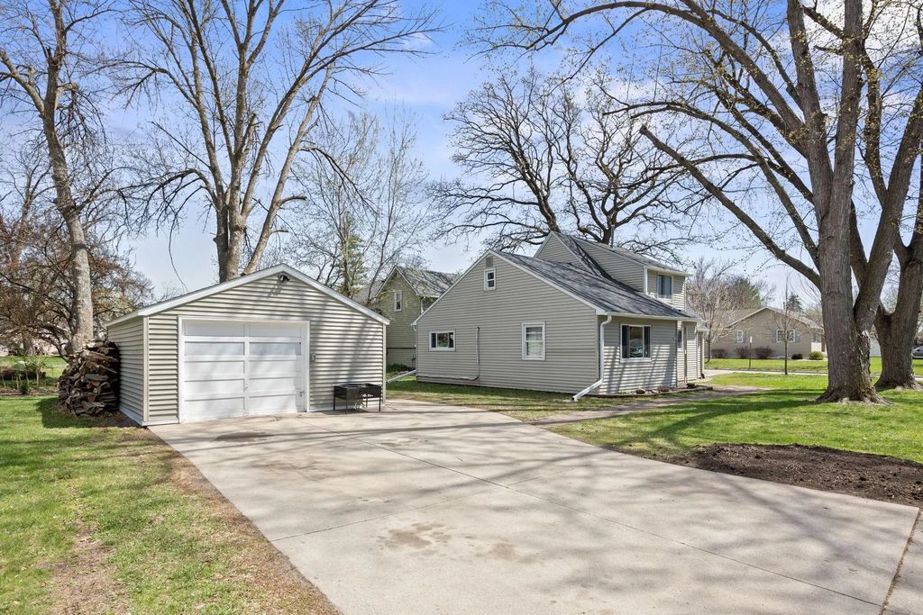 437 Linden Avenue Sw, Hutchinson